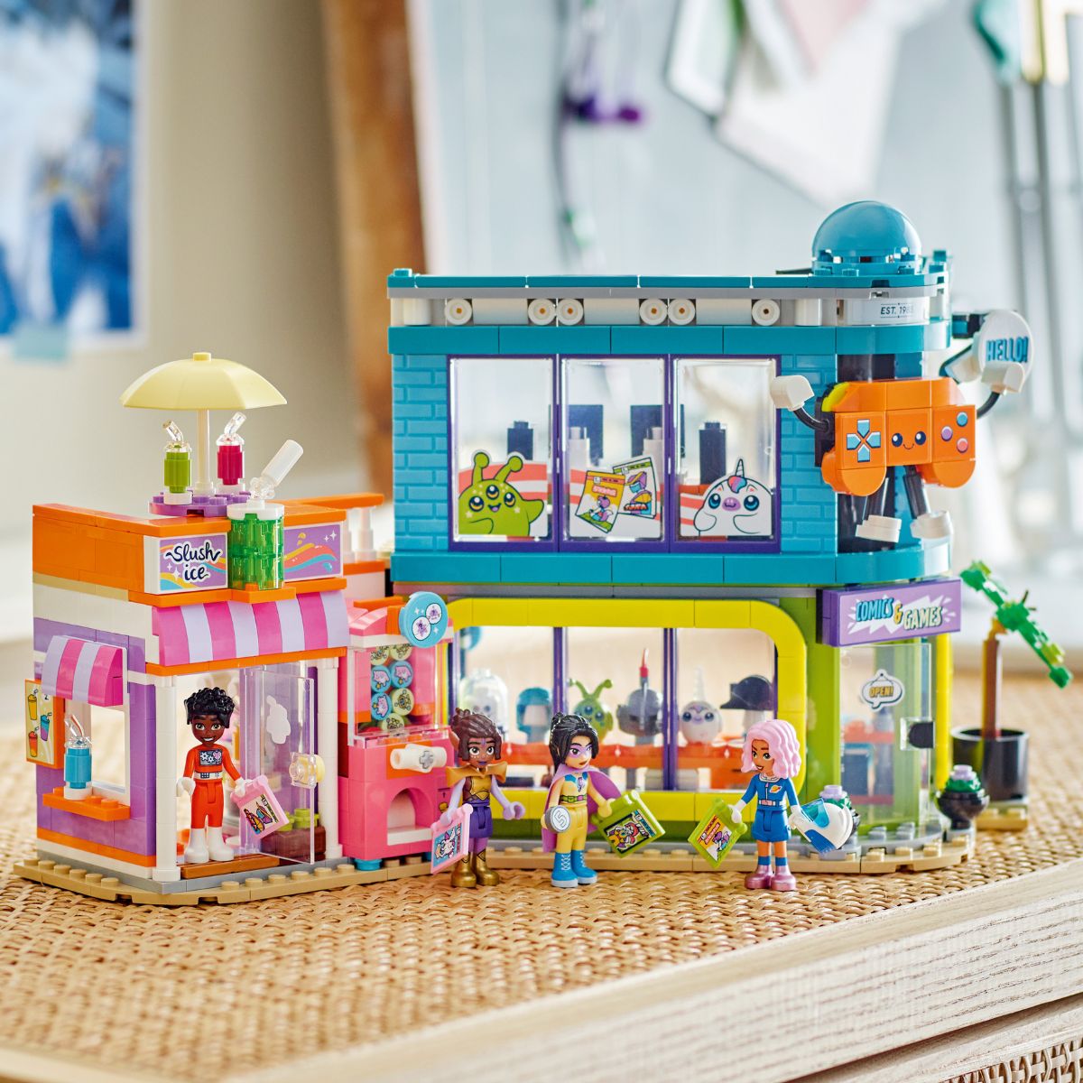 Đồ Chơi Lắp Ráp Cửa Hàng Truyện Tranh Và Trò Chơi LEGO FRIENDS 42674 (1005 Chi Tiết)