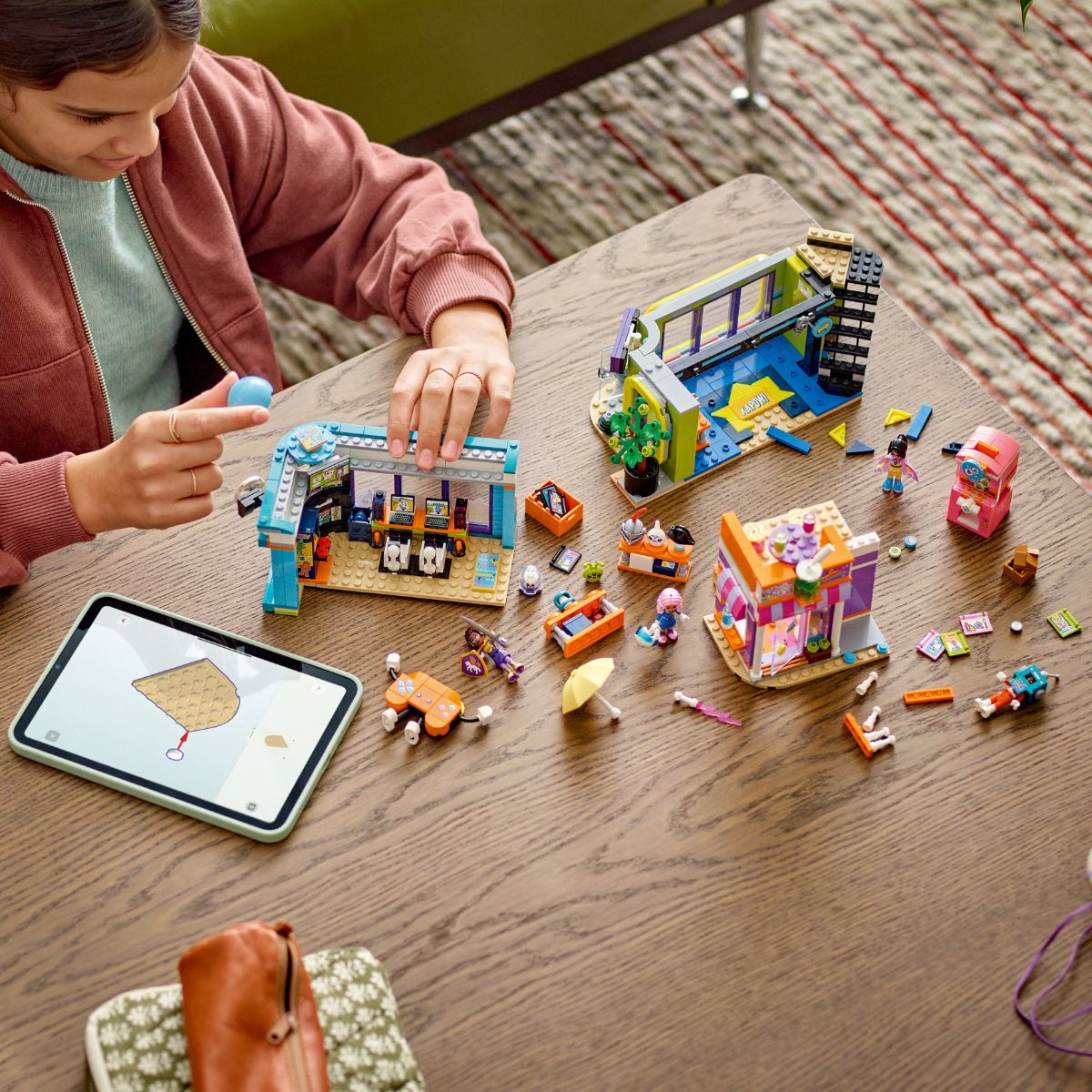 Đồ Chơi Lắp Ráp Cửa Hàng Truyện Tranh Và Trò Chơi LEGO FRIENDS 42674 (1005 Chi Tiết)