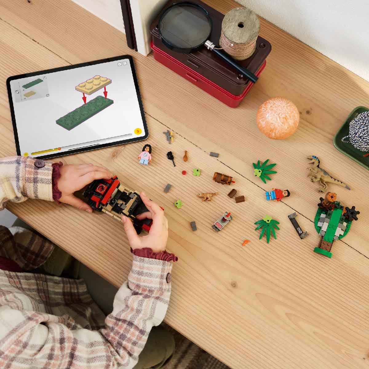 Đồ Chơi Lắp Ráp Cuộc Tẩu Thoát Khỏi Raptor LEGO JURASSIC 76972 (285 chi tiết)
