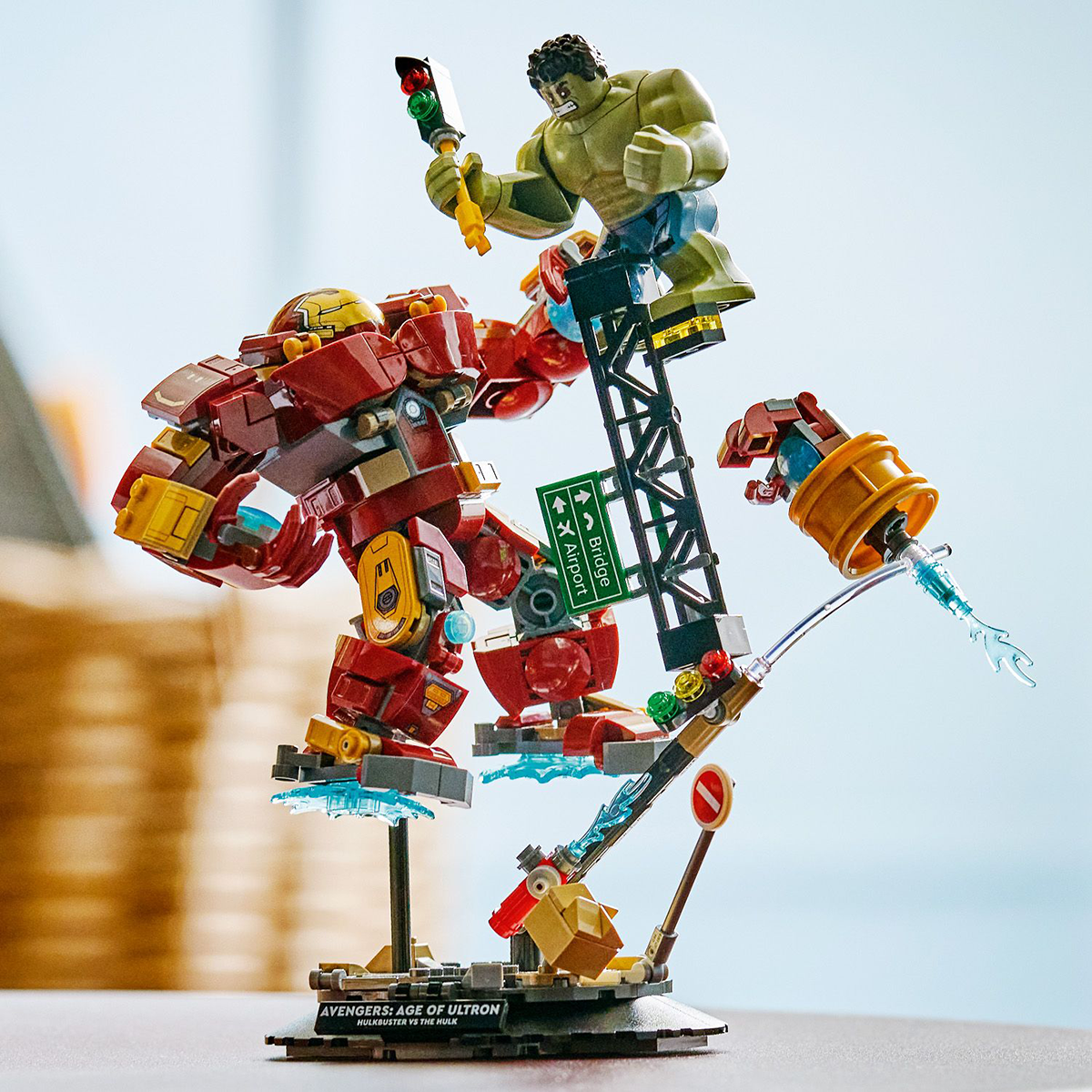 Đồ Chơi Lắp Ráp Đại Chiến Kinh Điển: Hulkbuster Đối Đầu Hulk LEGO SUPERHEROES 76343 (413 chi tiết)