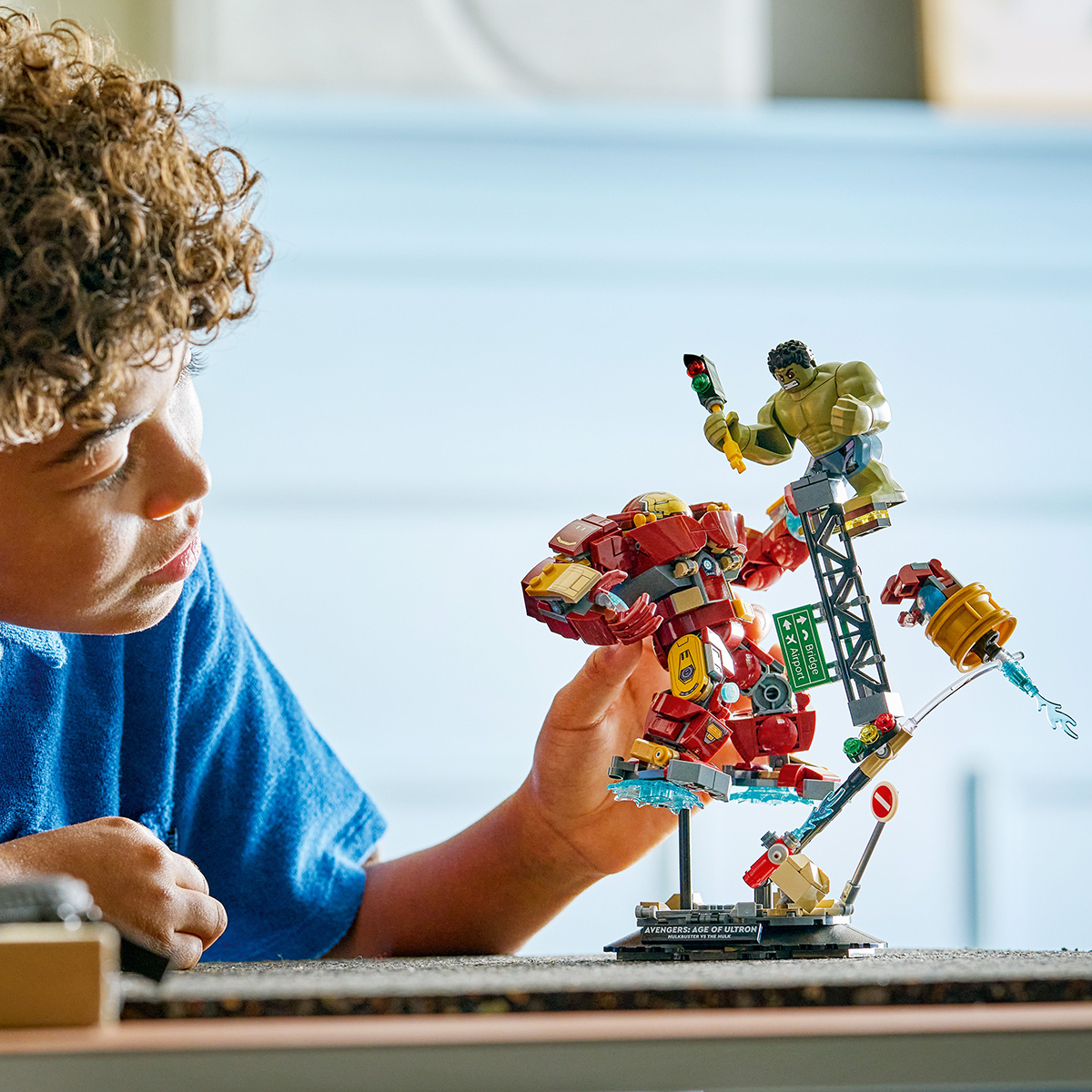 Đồ Chơi Lắp Ráp Đại Chiến Kinh Điển: Hulkbuster Đối Đầu Hulk LEGO SUPERHEROES 76343 (413 chi tiết)