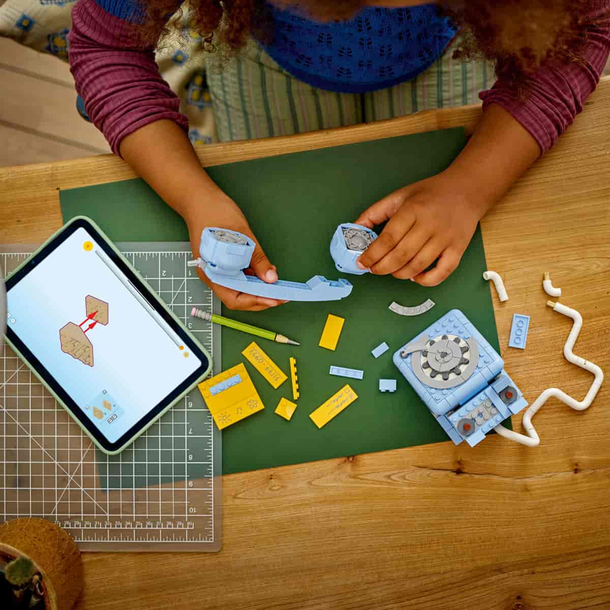 Đồ Chơi Lắp Ráp Điện Thoại Cổ Điển LEGO CREATOR 31174 (383 chi tiết)