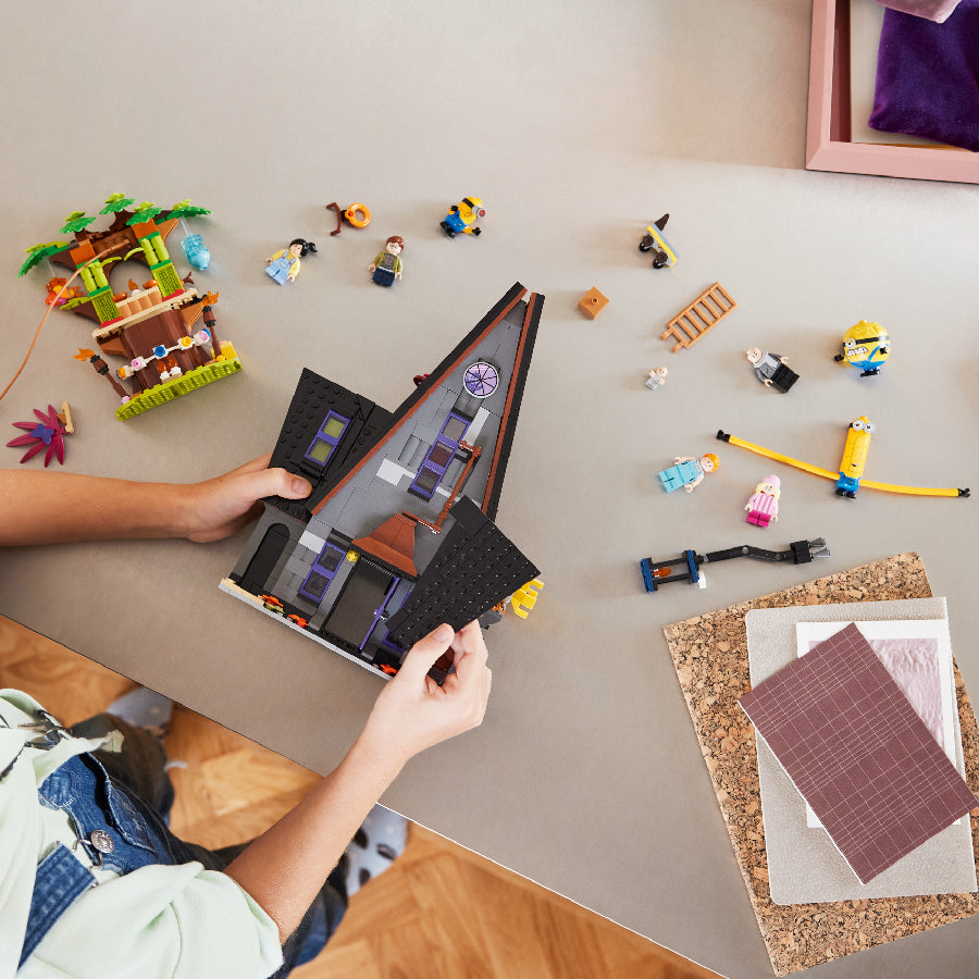 Đồ chơi lắp ráp Dinh thự của gia đình Gru LEGO MINIONS 75583