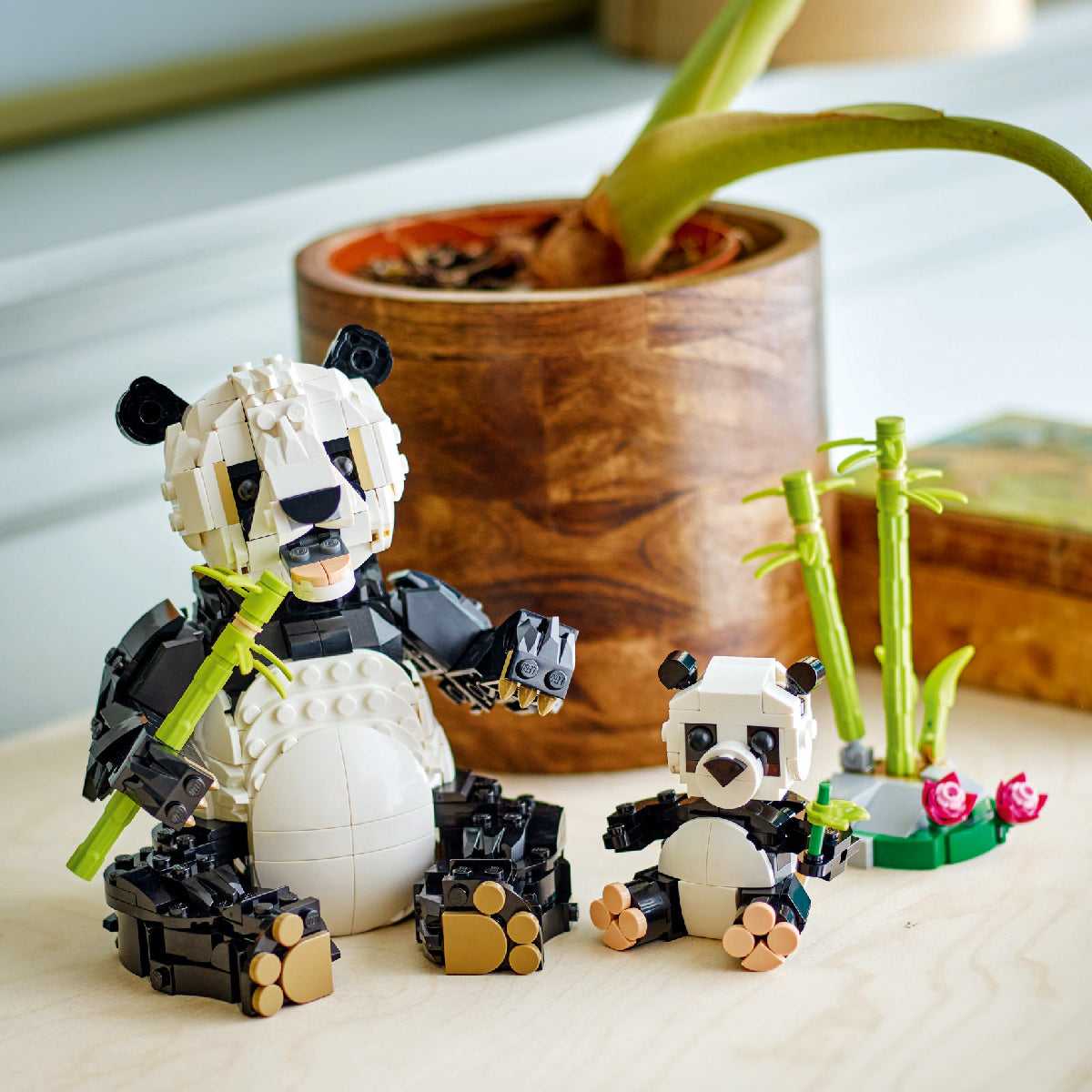 Đồ Chơi Lắp Ráp Động Vật Hoang Dã: Gia Đình Gấu Trúc LEGO CREATOR 31165