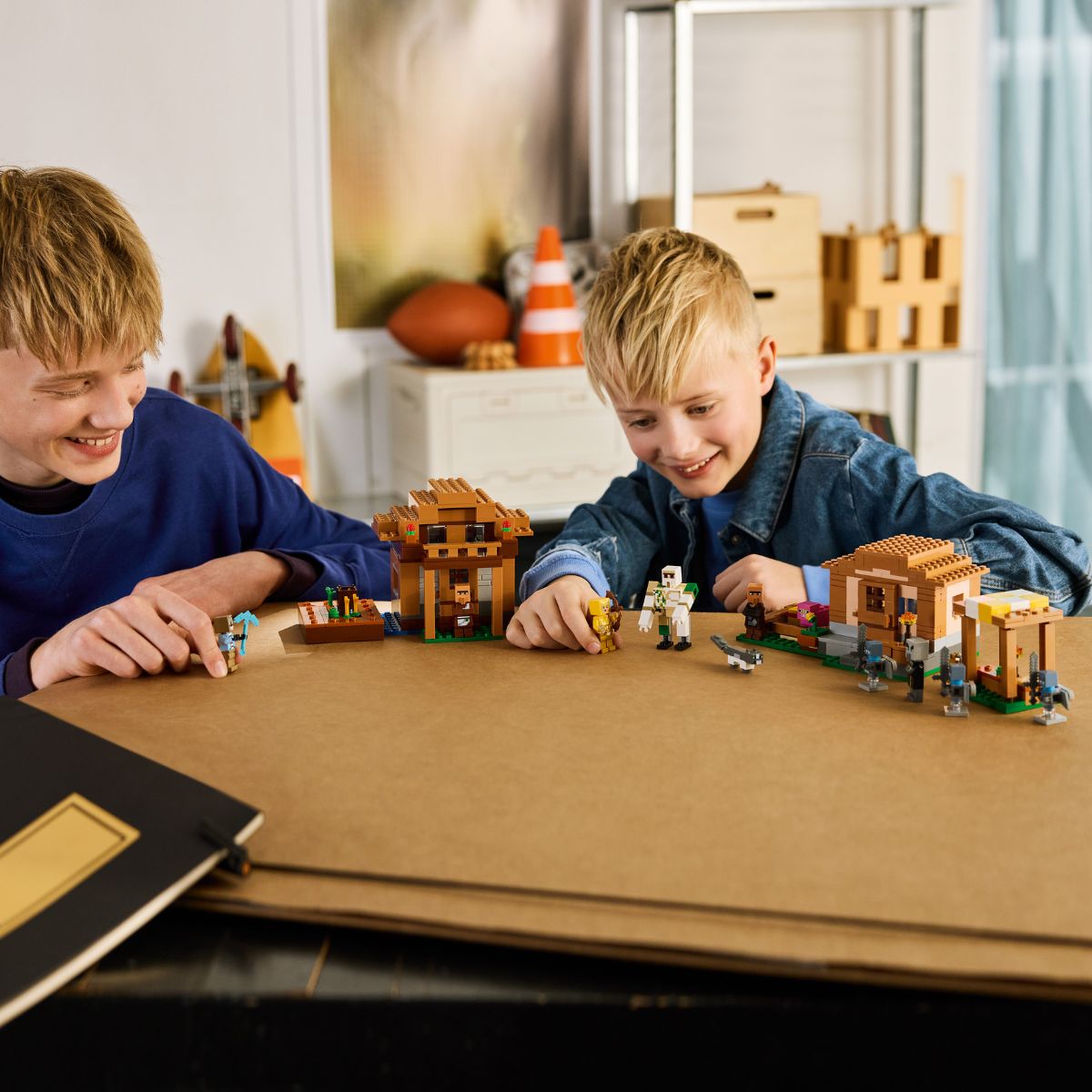 Đồ Chơi Lắp Ráp Evoker Tấn Công Làng LEGO MINECRAFT 21596 (607 Chi Tiết)