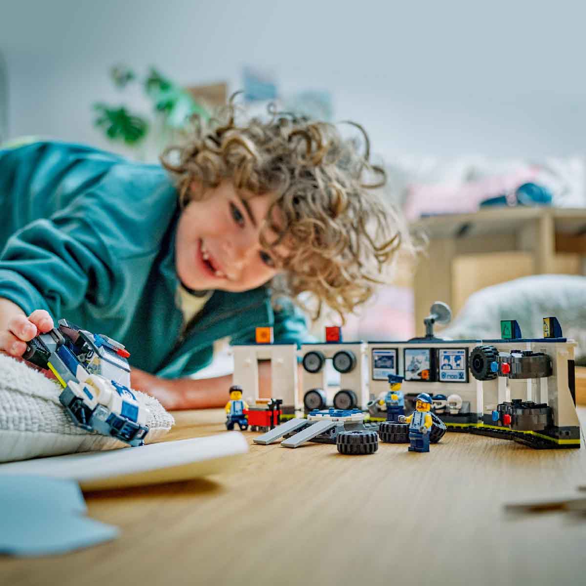 Đồ Chơi Lắp Ráp Garage Xe Cảnh Sát LEGO CITY 60457 (489 chi tiết)