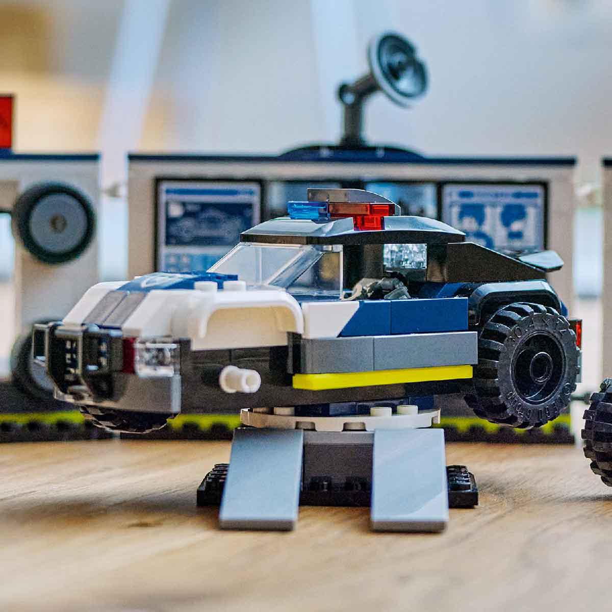 Đồ Chơi Lắp Ráp Garage Xe Cảnh Sát LEGO CITY 60457 (489 chi tiết)