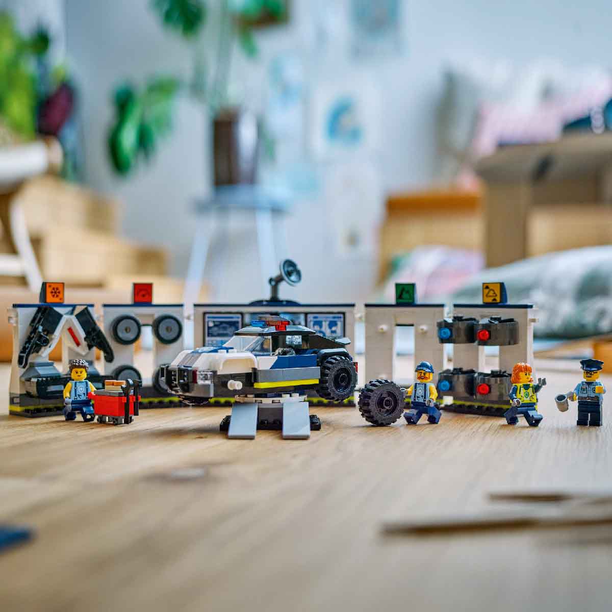 Đồ Chơi Lắp Ráp Garage Xe Cảnh Sát LEGO CITY 60457 (489 chi tiết)