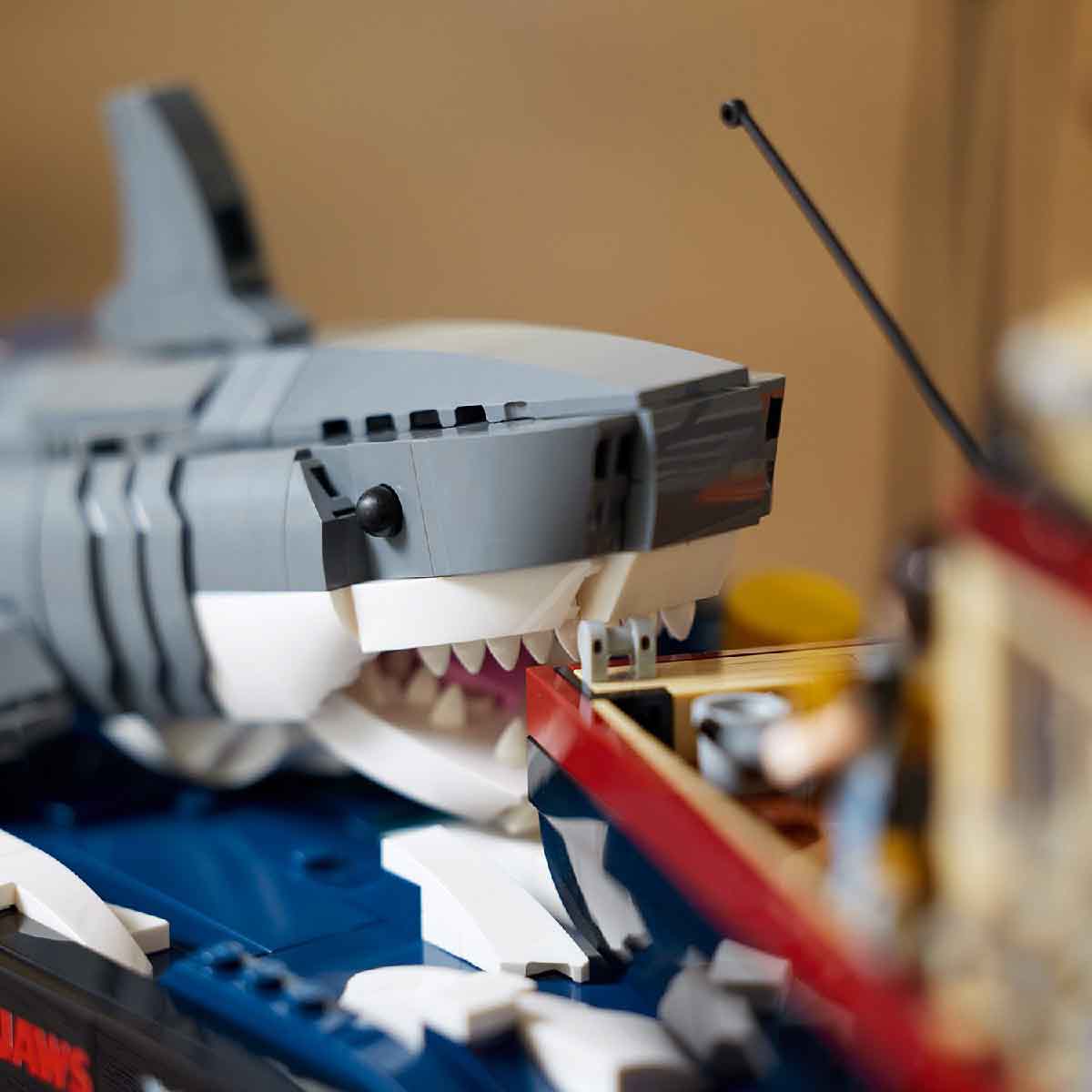 Đồ Chơi Lắp Ráp Hàm Cá Mập LEGO IDEAS 21350