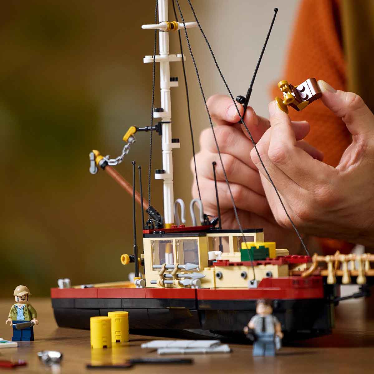 Đồ Chơi Lắp Ráp Hàm Cá Mập LEGO IDEAS 21350