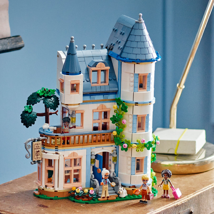 Đồ Chơi Lắp Ráp Khách Sạn Cổ Điển Kiểu Pháp LEGO FRIENDS 42638 (1311 chi tiết)