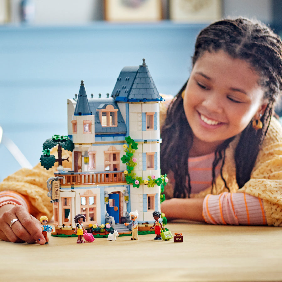 Đồ Chơi Lắp Ráp Khách Sạn Cổ Điển Kiểu Pháp LEGO FRIENDS 42638 (1311 chi tiết)