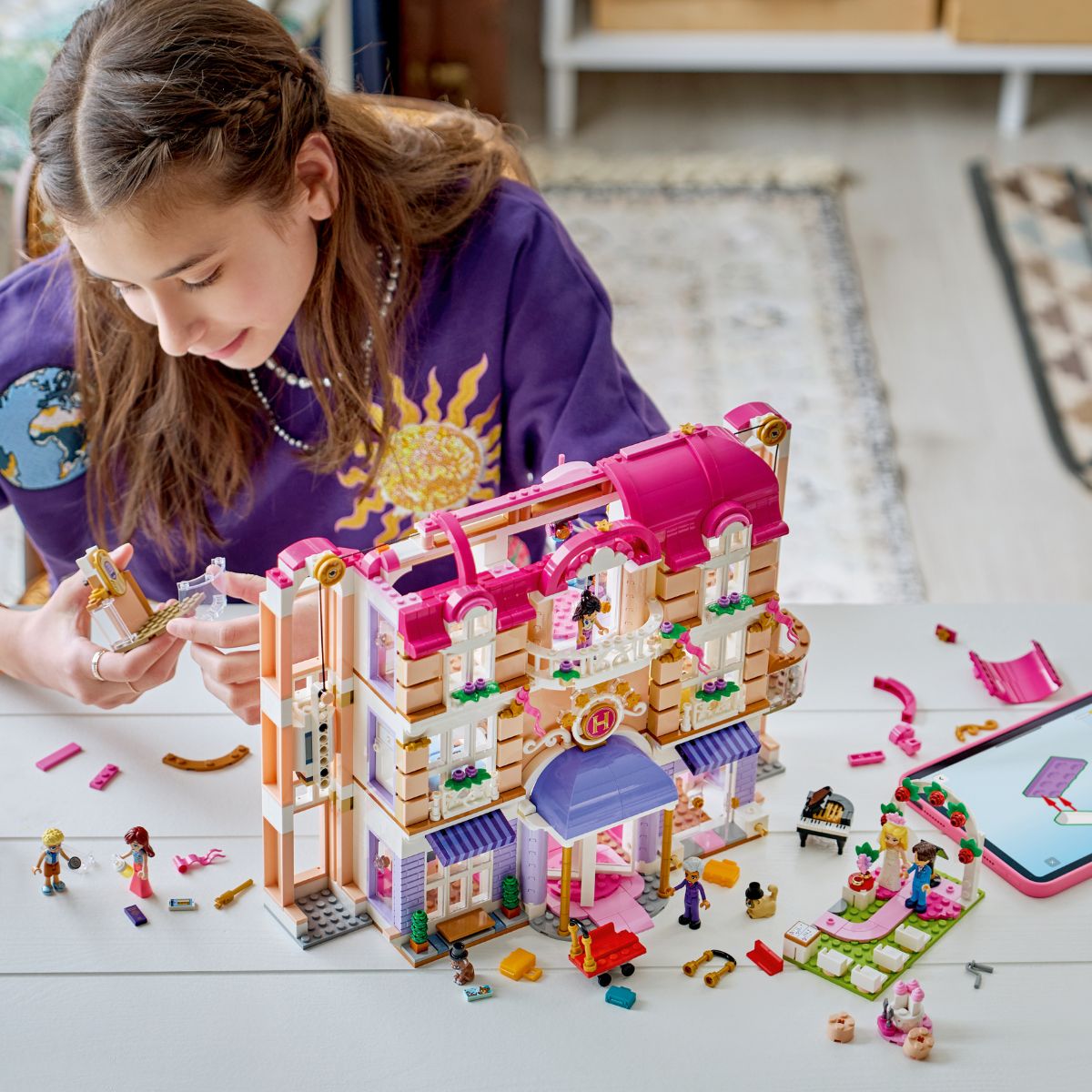 Đồ Chơi Lắp Ráp Khách Sạn Sang Trọng Tại Heartlake City LEGO FRIENDS 42704 (1406 chi tiết)