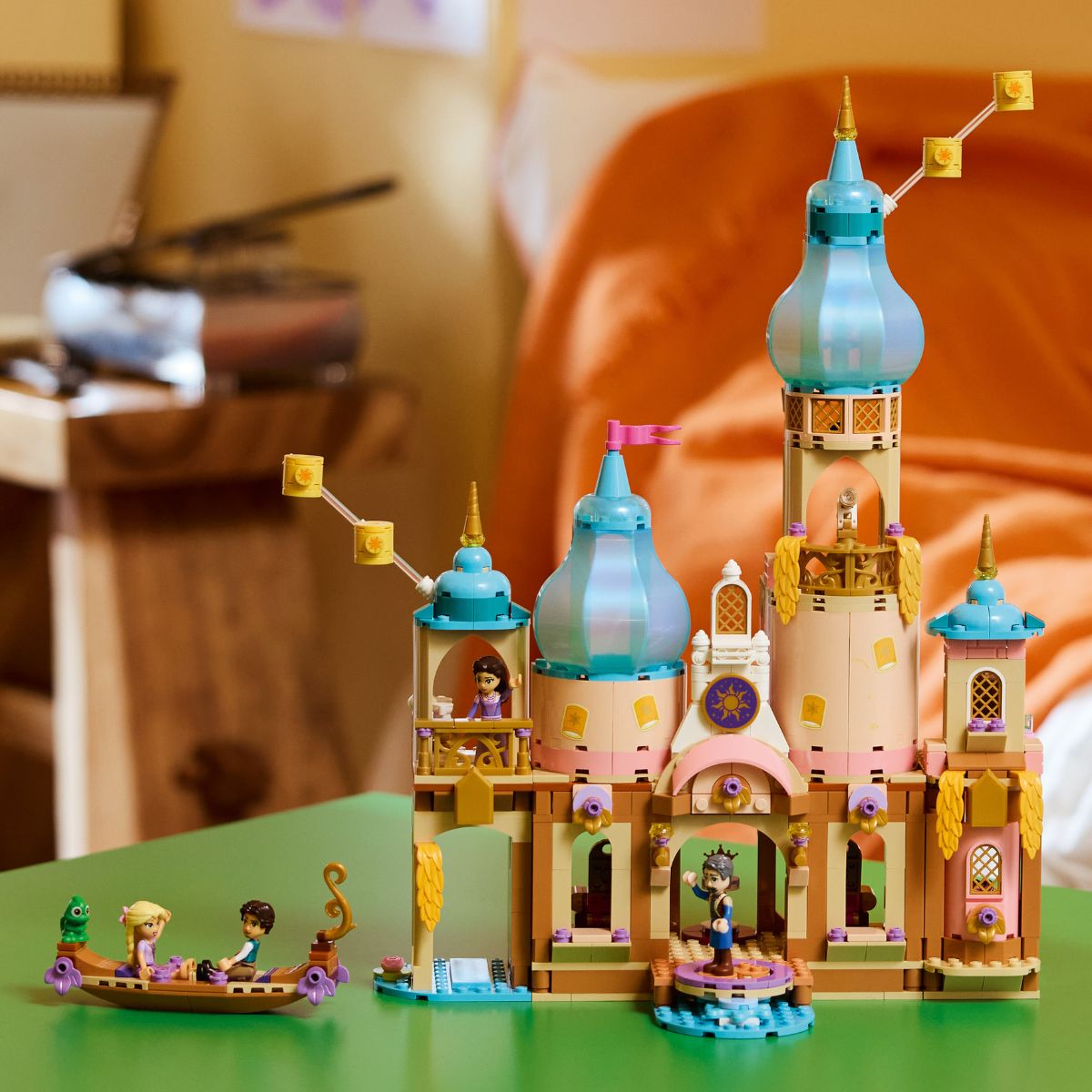 Đồ Chơi Lắp Ráp Lâu Đài Của Rapunzel LEGO DISNEY PRINCESS 43297 (676 chi tiết)