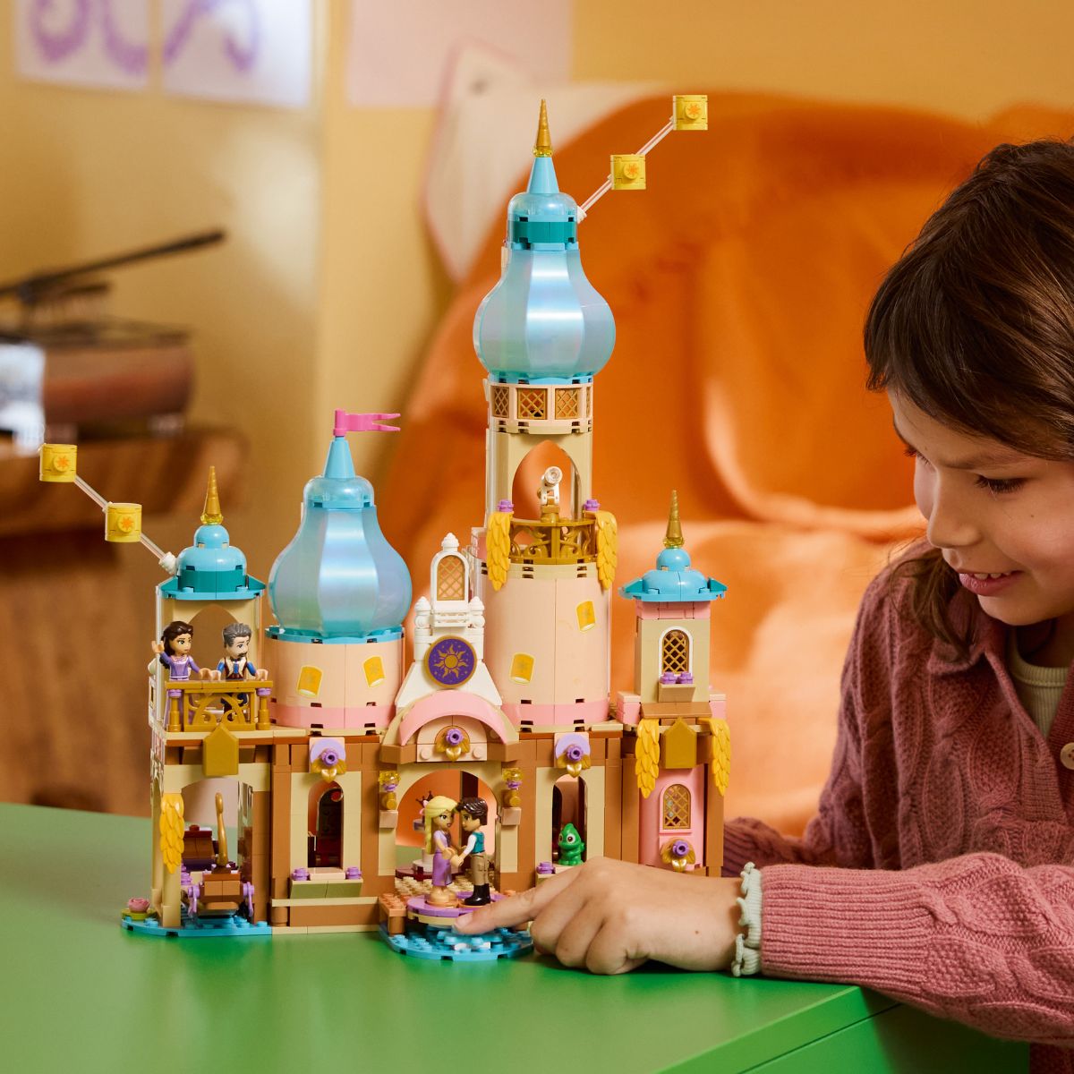 Đồ Chơi Lắp Ráp Lâu Đài Của Rapunzel LEGO DISNEY PRINCESS 43297 (676 chi tiết)