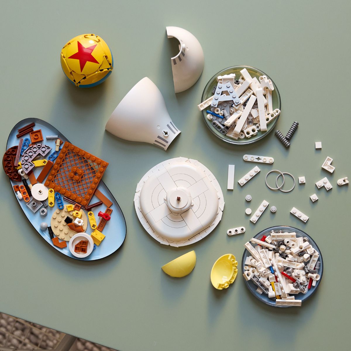 Đồ Chơi Lắp Ráp Logo Pixar LEGO IDEAS 21357