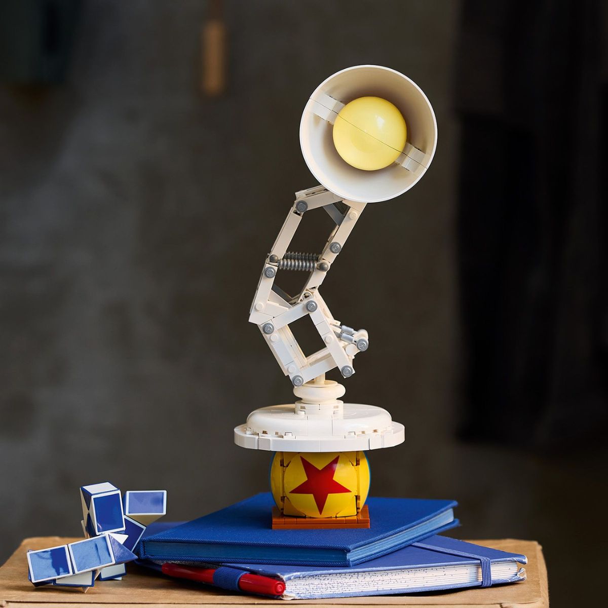 do-choi-lap-rap-logo-pixar-lego-ideas-21357-06