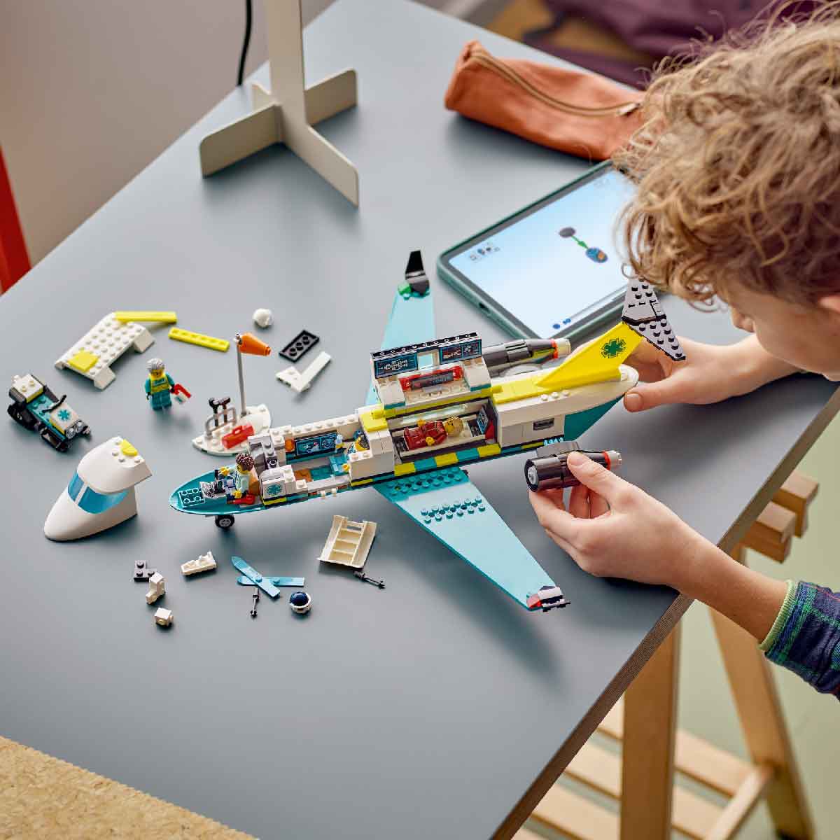 Đồ Chơi Lắp Ráp Máy Bay Cứu Hộ Khẩn Cấp LEGO CITY 60465 (403 chi tiết)