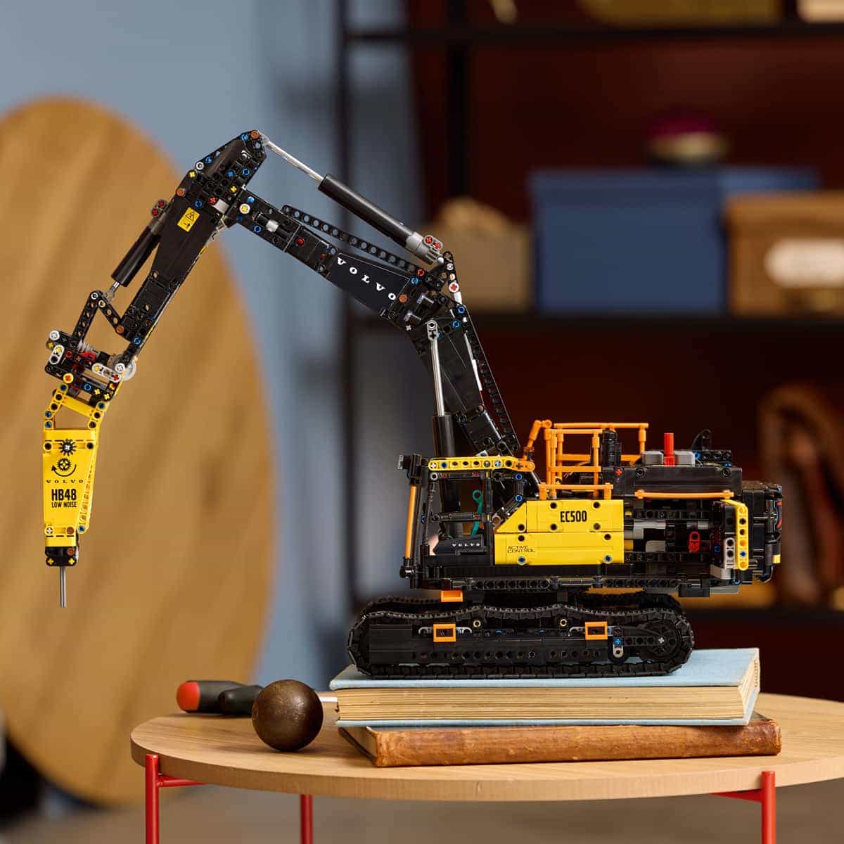 Đồ Chơi Lắp Ráp Máy Xúc Hybrid Volvo EC500 – V29 LEGO TECHNIC 42215-LG