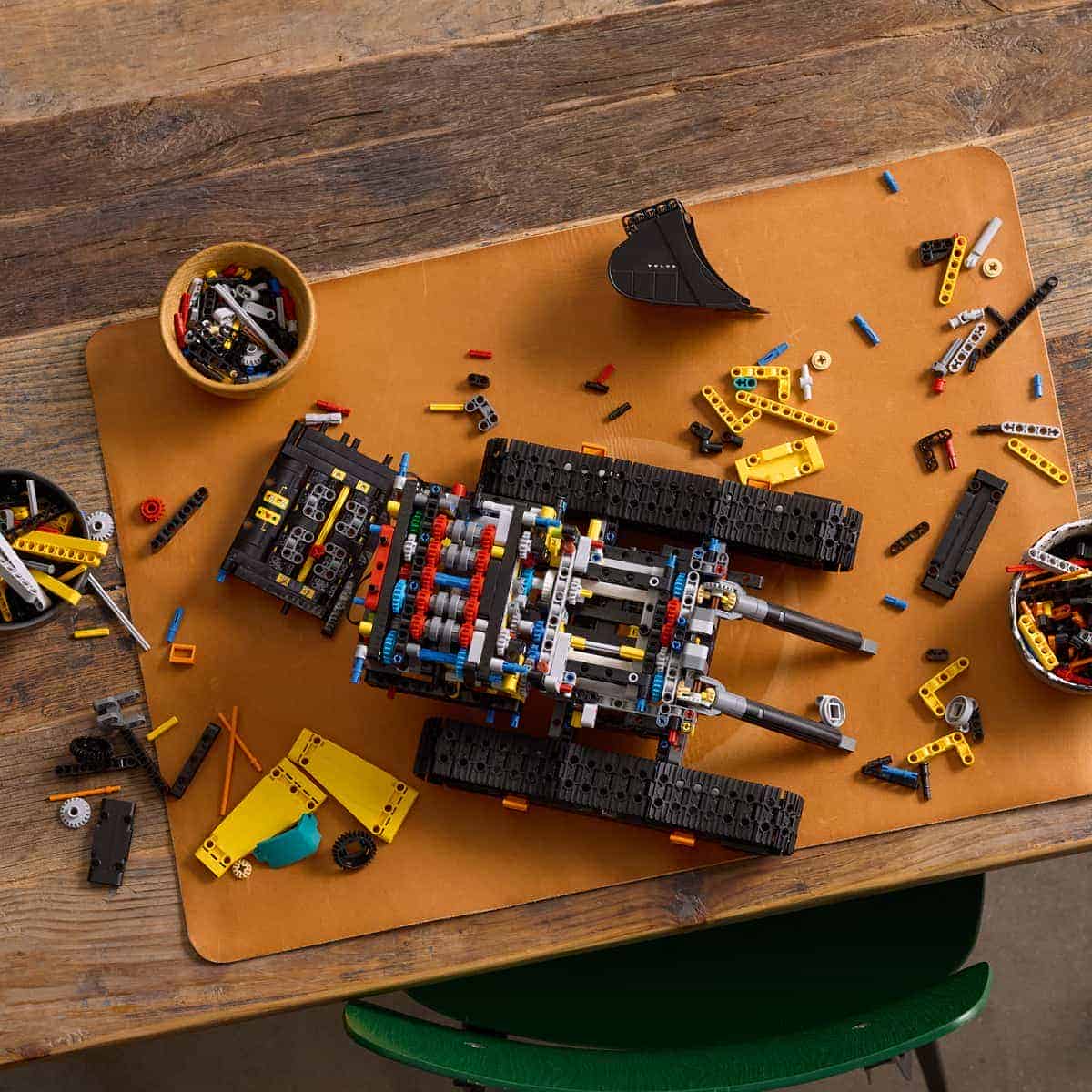 Đồ Chơi Lắp Ráp Máy Xúc Hybrid Volvo EC500 – V29 LEGO TECHNIC 42215-LG