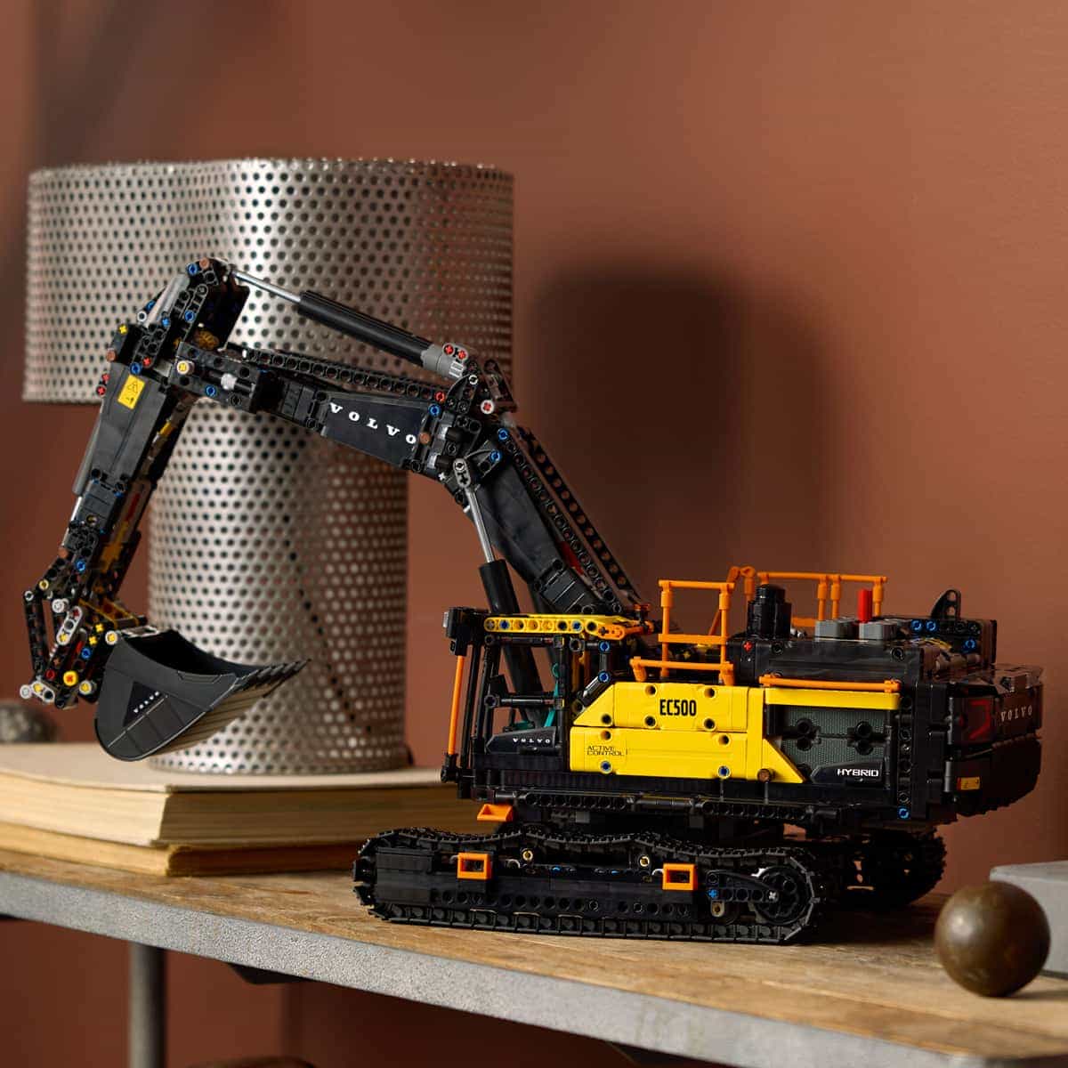 Đồ Chơi Lắp Ráp Máy Xúc Hybrid Volvo EC500 – V29 LEGO TECHNIC 42215-LG