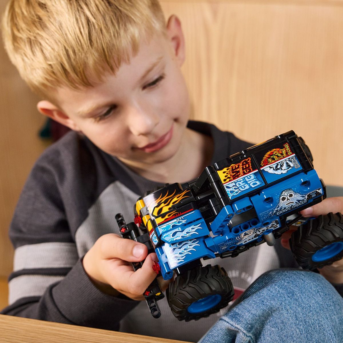 Đồ Chơi Lắp Ráp Monster Jam™ Grave Digger™ Lửa Và Băng LEGO TECHNIC 42219