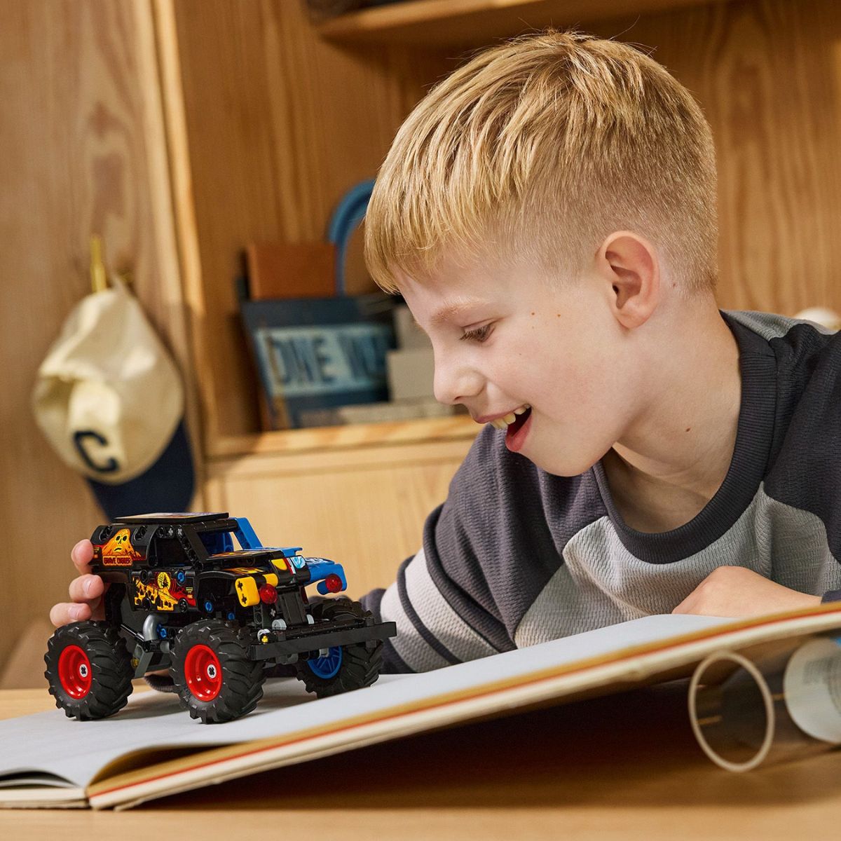 Đồ Chơi Lắp Ráp Monster Jam™ Grave Digger™ Lửa Và Băng LEGO TECHNIC 42219