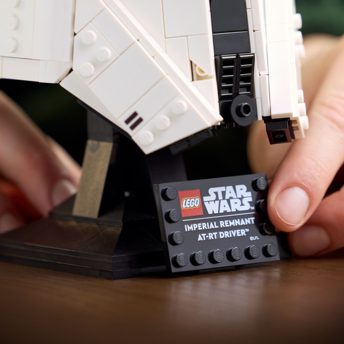Đồ Chơi Lắp Ráp Mũ Giáp Phi Công AT-RT LEGO STAR WARS 75458 (775 chi tiết)