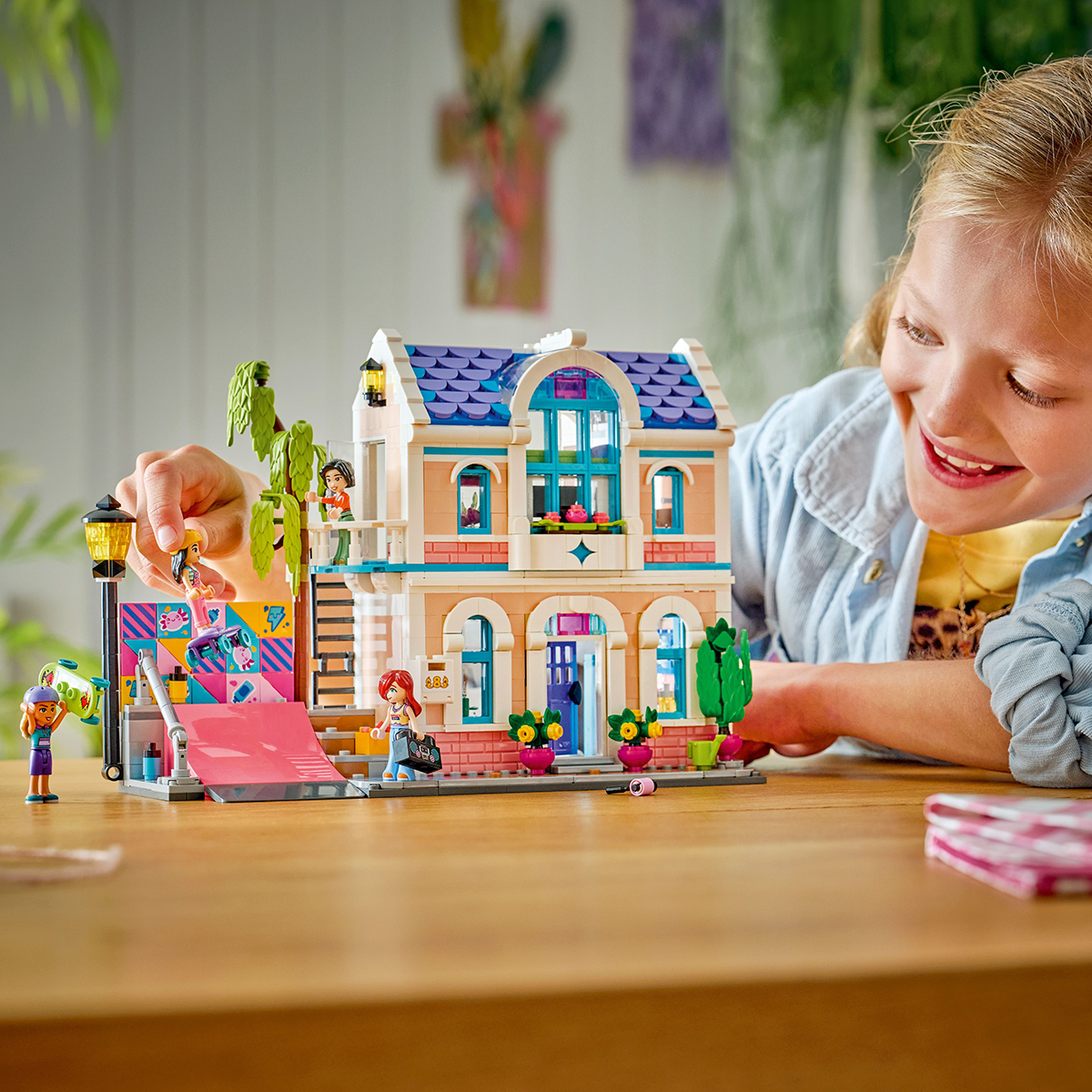 Đồ Chơi Lắp Ráp Ngôi Nhà Của Gia Đình Liann LEGO FRIENDS 42687 (946 chi tiết)