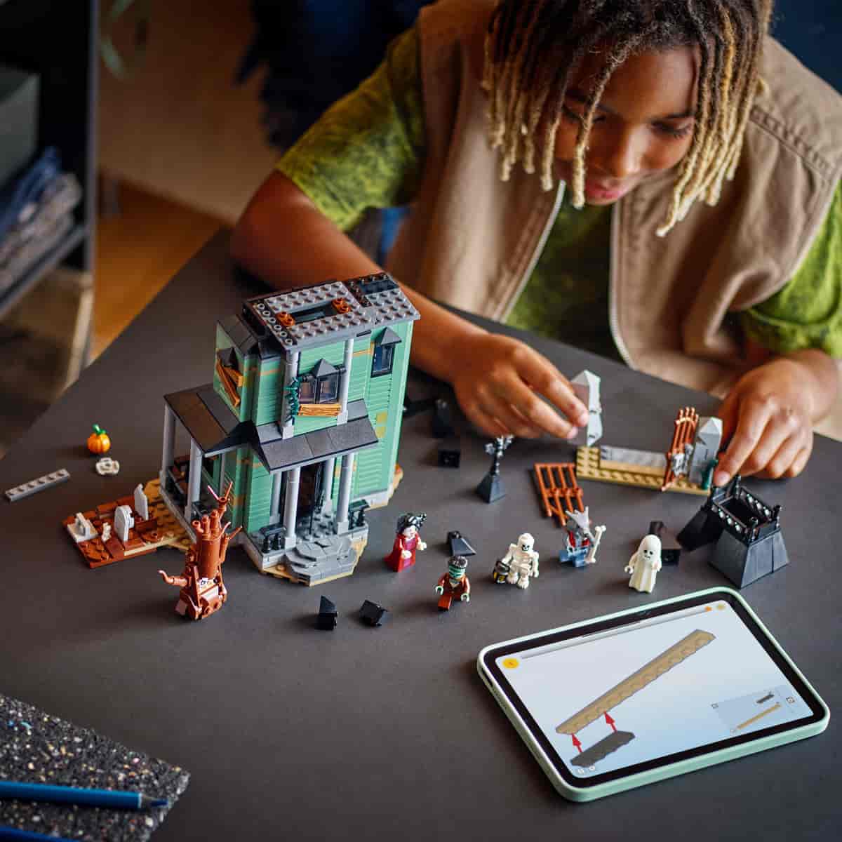 Đồ Chơi Lắp Ráp Ngôi Nhà Ma Quái LEGO CREATOR 31167 (736 chi tiết)