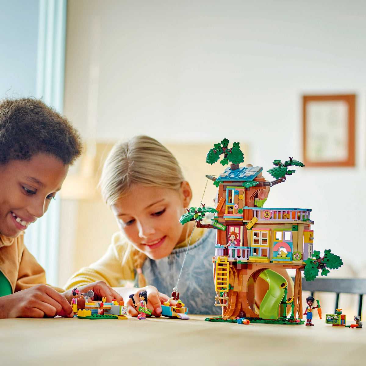 Đồ chơi lắp ráp Ngôi nhà trên cây diệu kỳ LEGO FRIENDS 42652