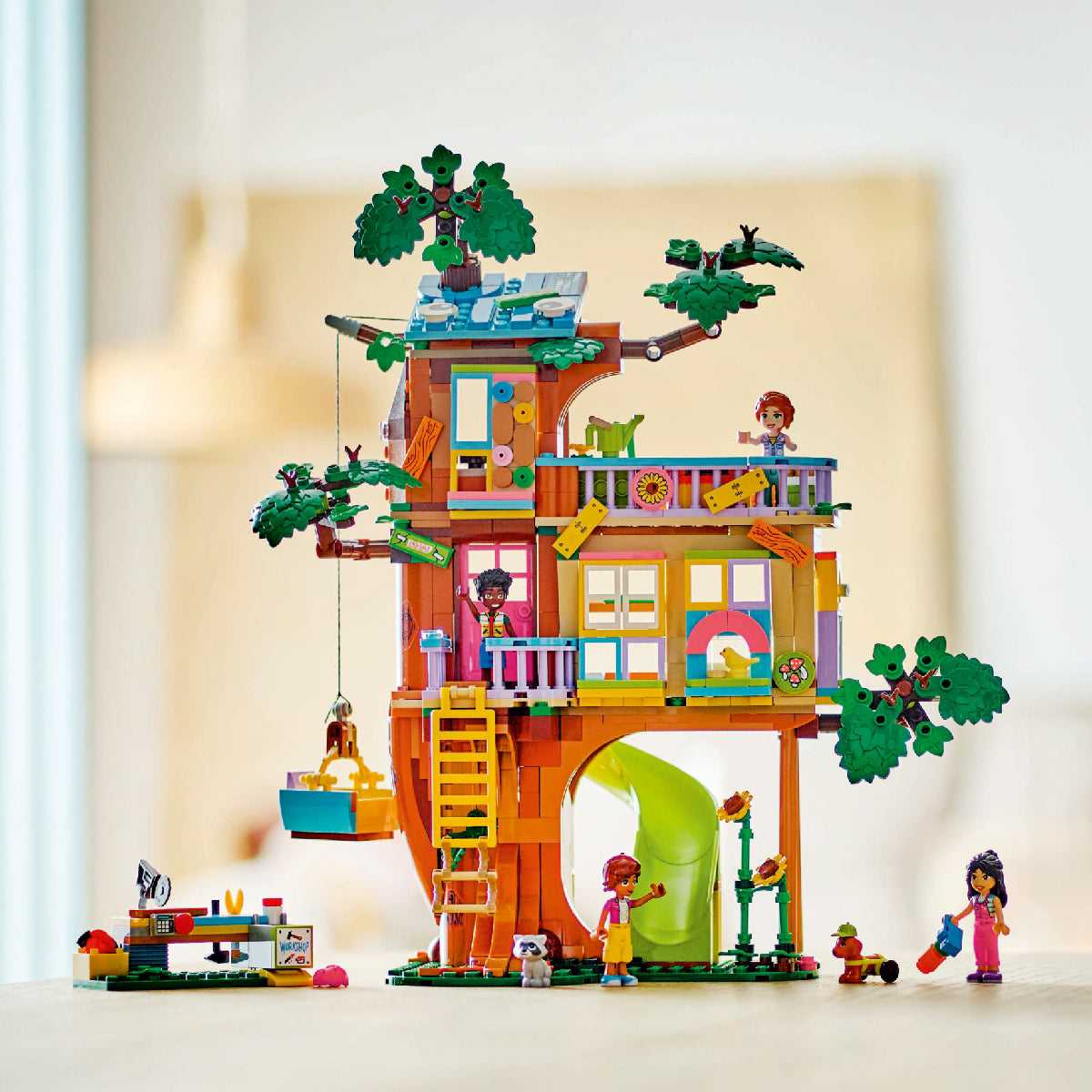 do-choi-lap-rap-ngoi-nha-tren-cay-dieu-ky-lego-friends-42652-010