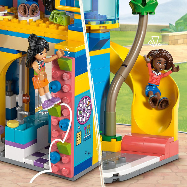 do-choi-lap-rap-nha-cau-lac-bo-tinh-ban-tai-heartlake-city-lego-friends-42689-05