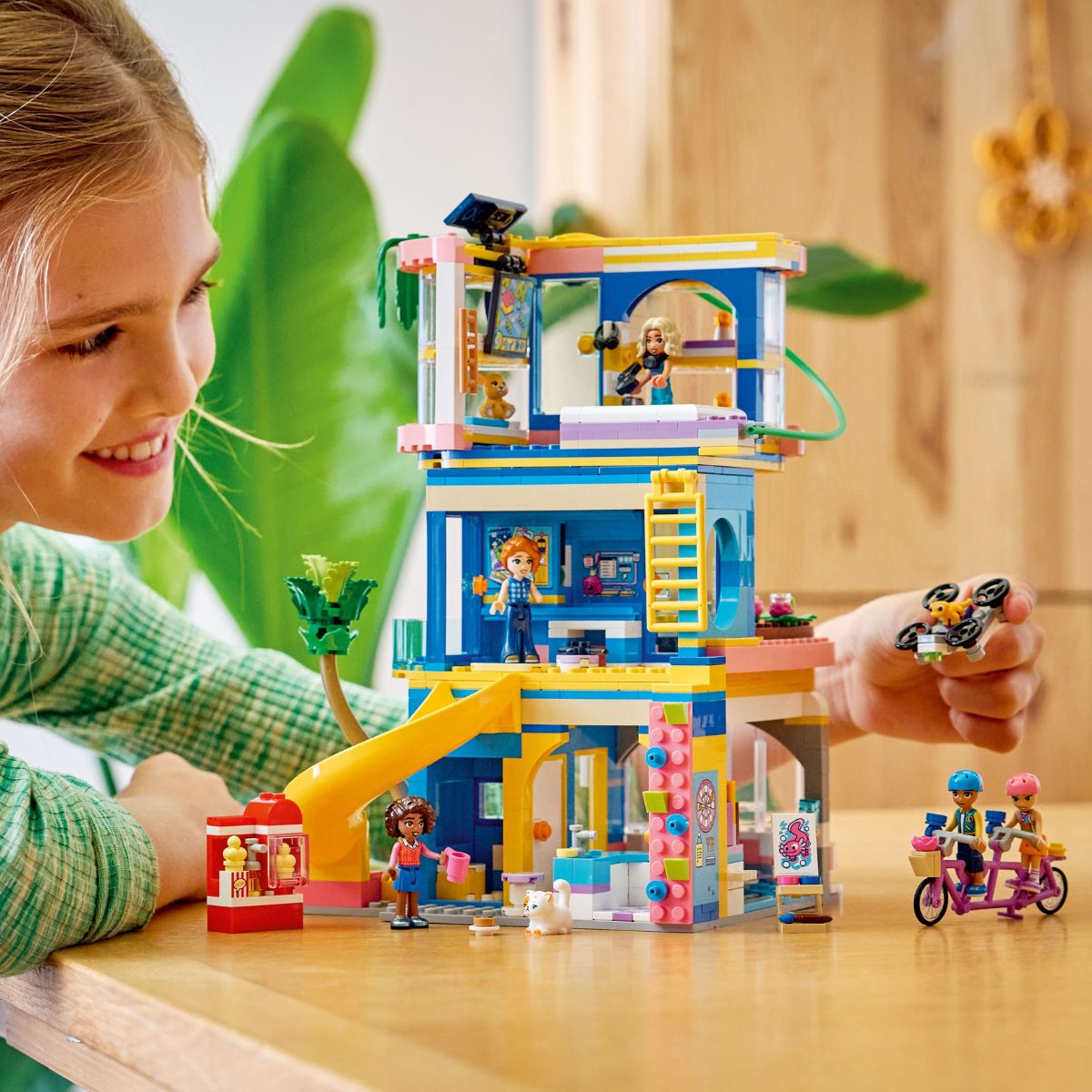 Đồ Chơi Lắp Ráp Nhà Câu Lạc Bộ Tình Bạn Tại Heartlake City LEGO FRIENDS 42689 (794 chi tiết)