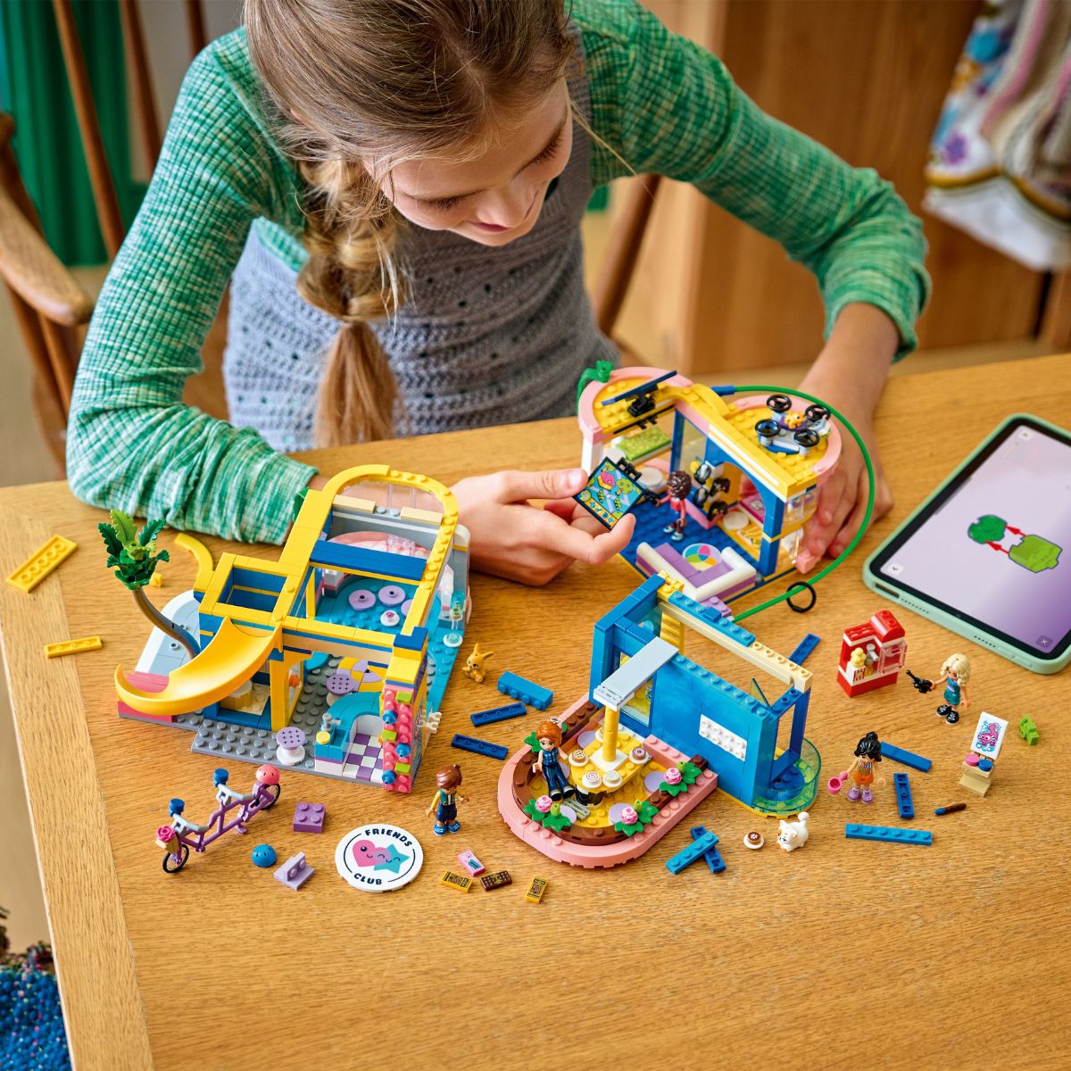 Đồ Chơi Lắp Ráp Nhà Câu Lạc Bộ Tình Bạn Tại Heartlake City LEGO FRIENDS 42689 (794 chi tiết)