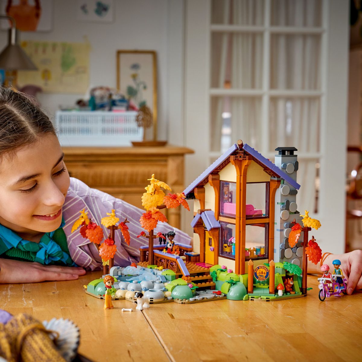 Đồ Chơi Lắp Ráp Nhà Gỗ Ấm Cúng Giữa Rừng Thu LEGO FRIENDS 42705 (1229 chi tiết)