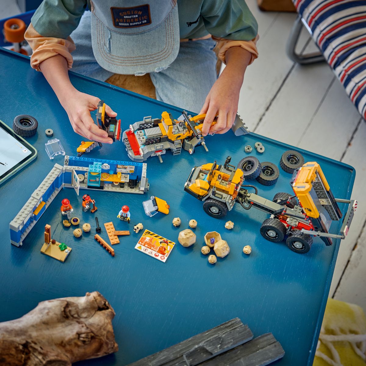 Đồ Chơi Lắp Ráp Phương Tiện Công Trình: Xe Ben Và Xe Xúc Lật LEGO CITY 60494 (1132 chi tiết)