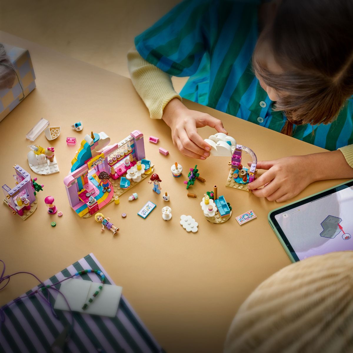 Đồ Chơi Lắp Ráp Quán Cà Phê Kỳ Lân Mộng Mơ LEGO FRIENDS 42684 (475 chi tiết)