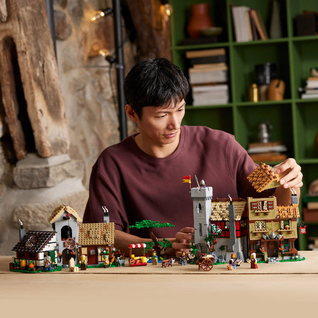 do-choi-lap-rap-quang-truong-thi-tran-thoi-trung-co-lego-adults-10332-08