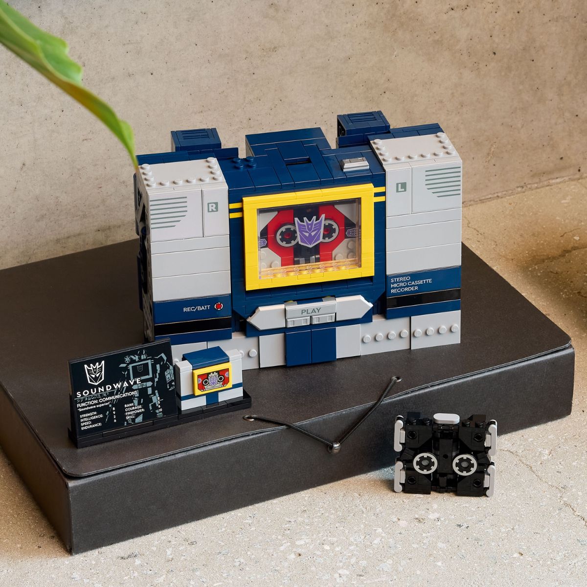 Đồ Chơi Lắp Ráp Robot Biến Hình Transformers Soundwave LEGO ICONS 10358