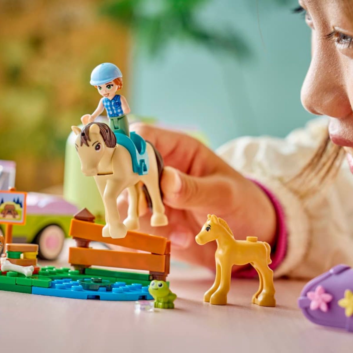 Đồ Chơi Lắp Ráp Rơ-Moóc Chở Ngựa Và Ngựa Con LEGO FRIENDS 42695 (279 Chi Tiết)