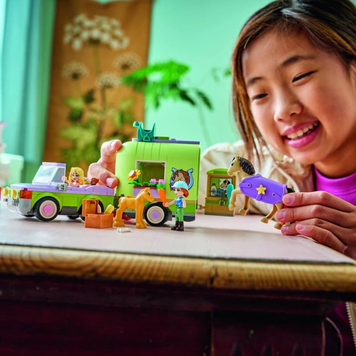 Đồ Chơi Lắp Ráp Rơ-Moóc Chở Ngựa Và Ngựa Con LEGO FRIENDS 42695 (279 Chi Tiết)