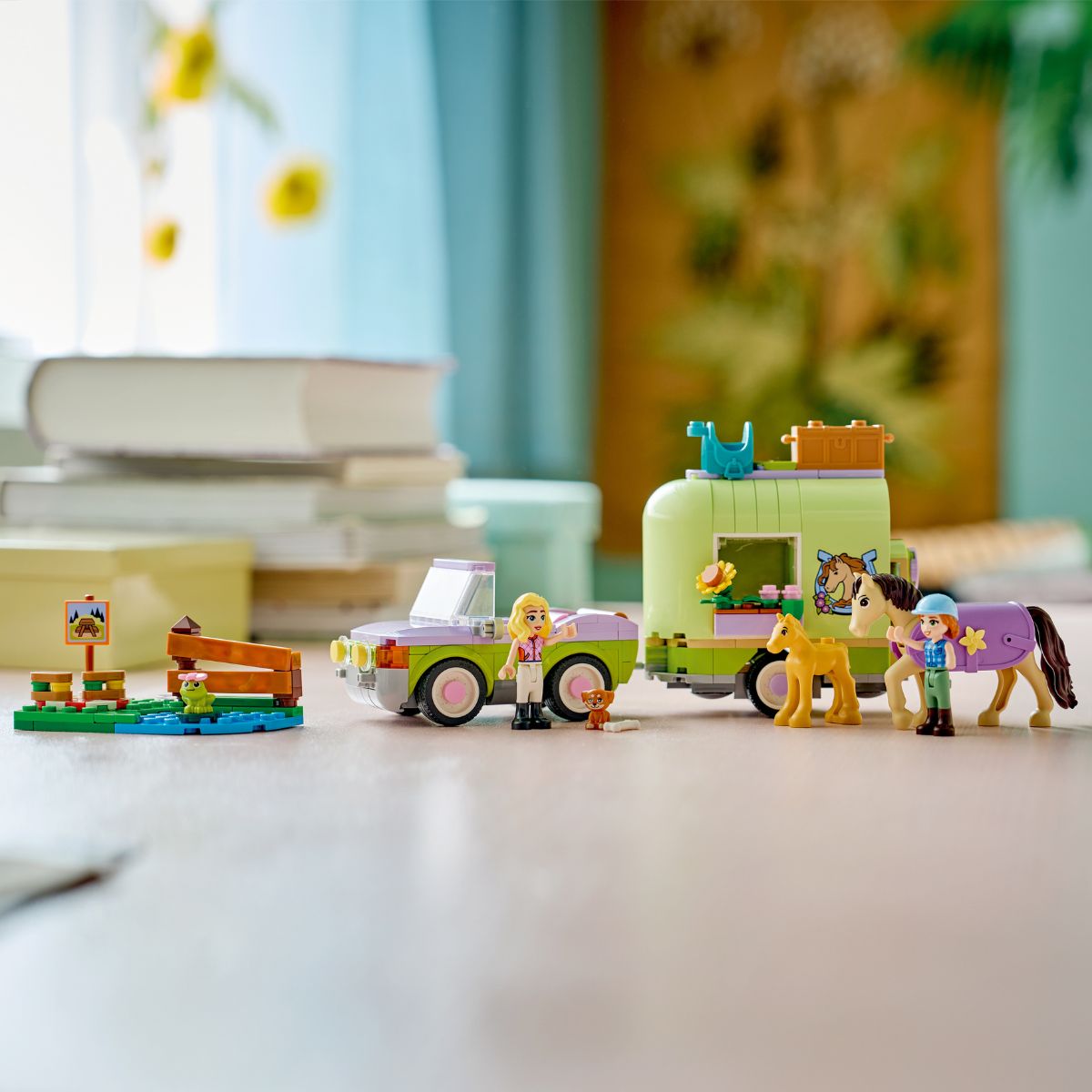 Đồ Chơi Lắp Ráp Rơ-Moóc Chở Ngựa Và Ngựa Con LEGO FRIENDS 42695 (279 Chi Tiết)