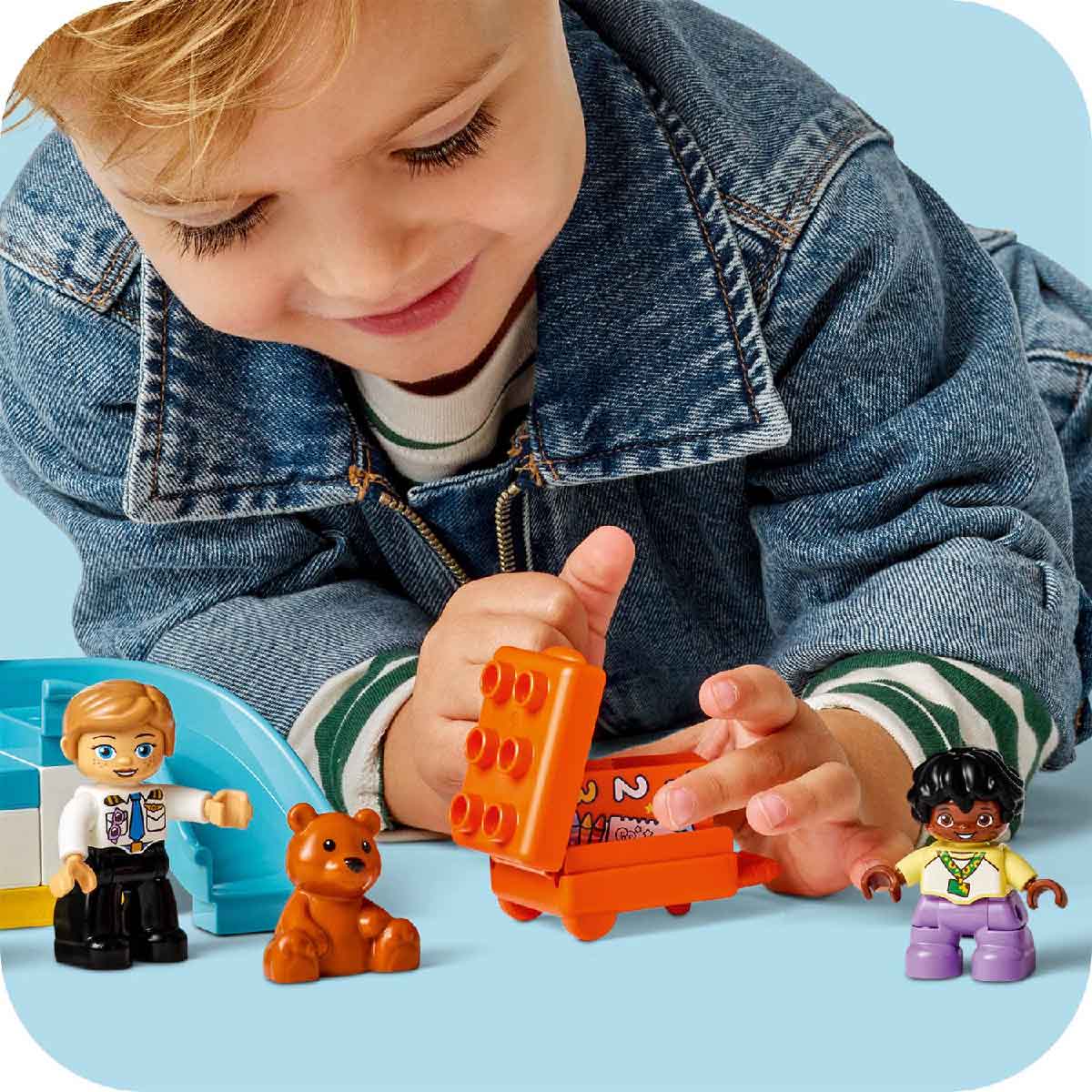 Đồ Chơi Lắp Ráp Sân Bay Đầu Tiên Của Bé LEGO DUPLO 10443 (23 chi tiết)