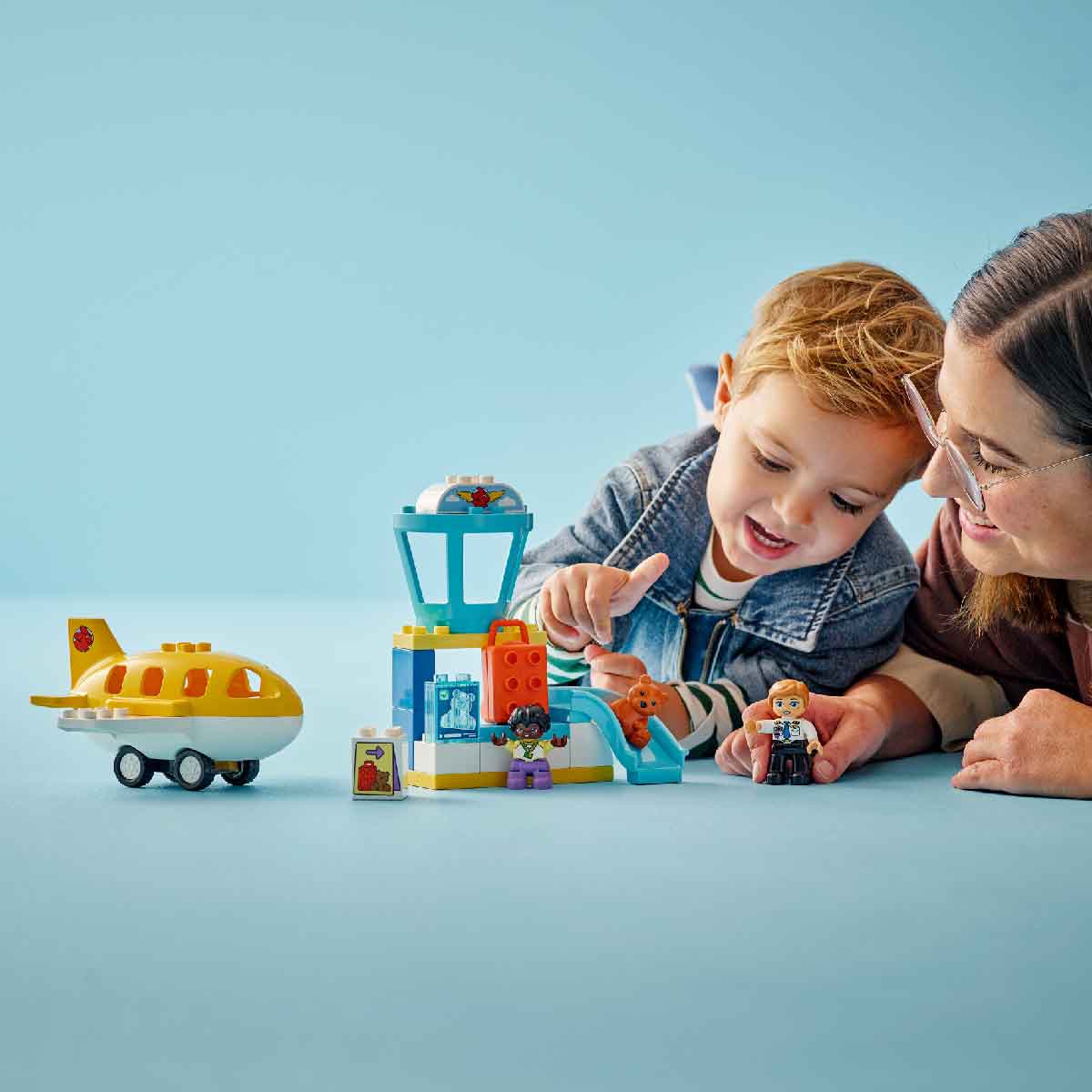 Đồ Chơi Lắp Ráp Sân Bay Đầu Tiên Của Bé LEGO DUPLO 10443 (23 chi tiết)