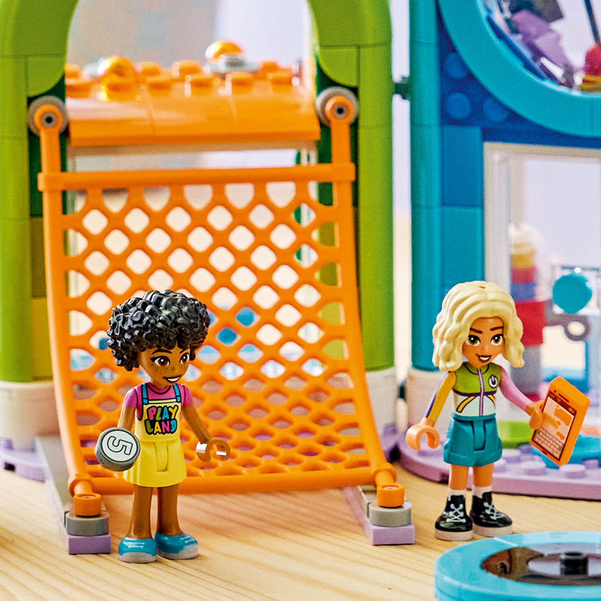 Đồ Chơi Lắp Ráp Sân Chơi Trong Nhà Vui Nhộn LEGO FRIENDS 42686 (668 chi tiết)