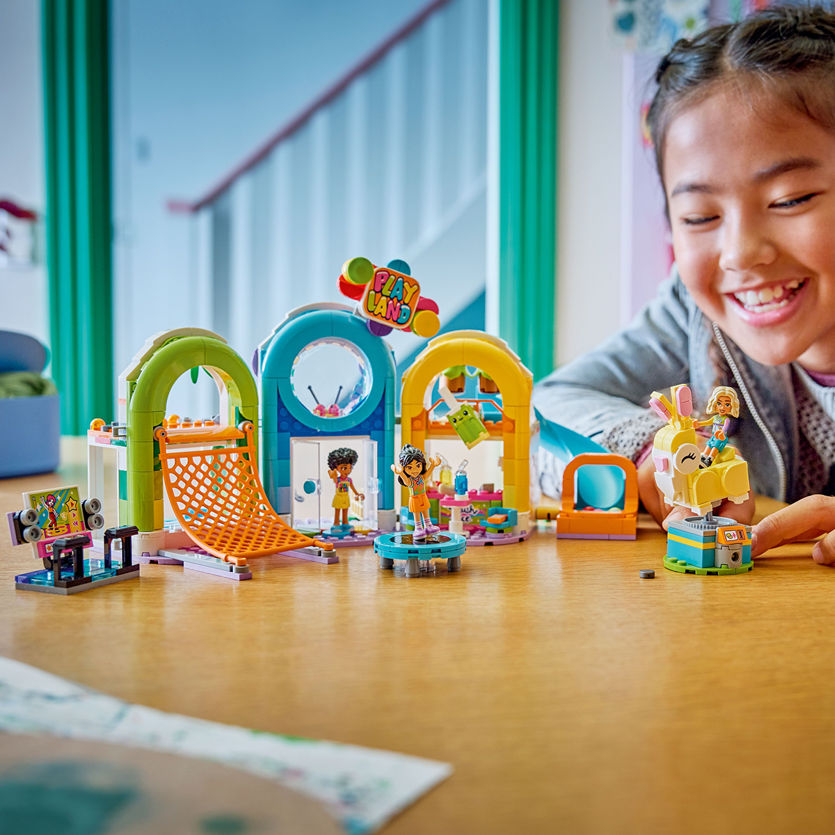 Đồ Chơi Lắp Ráp Sân Chơi Trong Nhà Vui Nhộn LEGO FRIENDS 42686 (668 chi tiết)