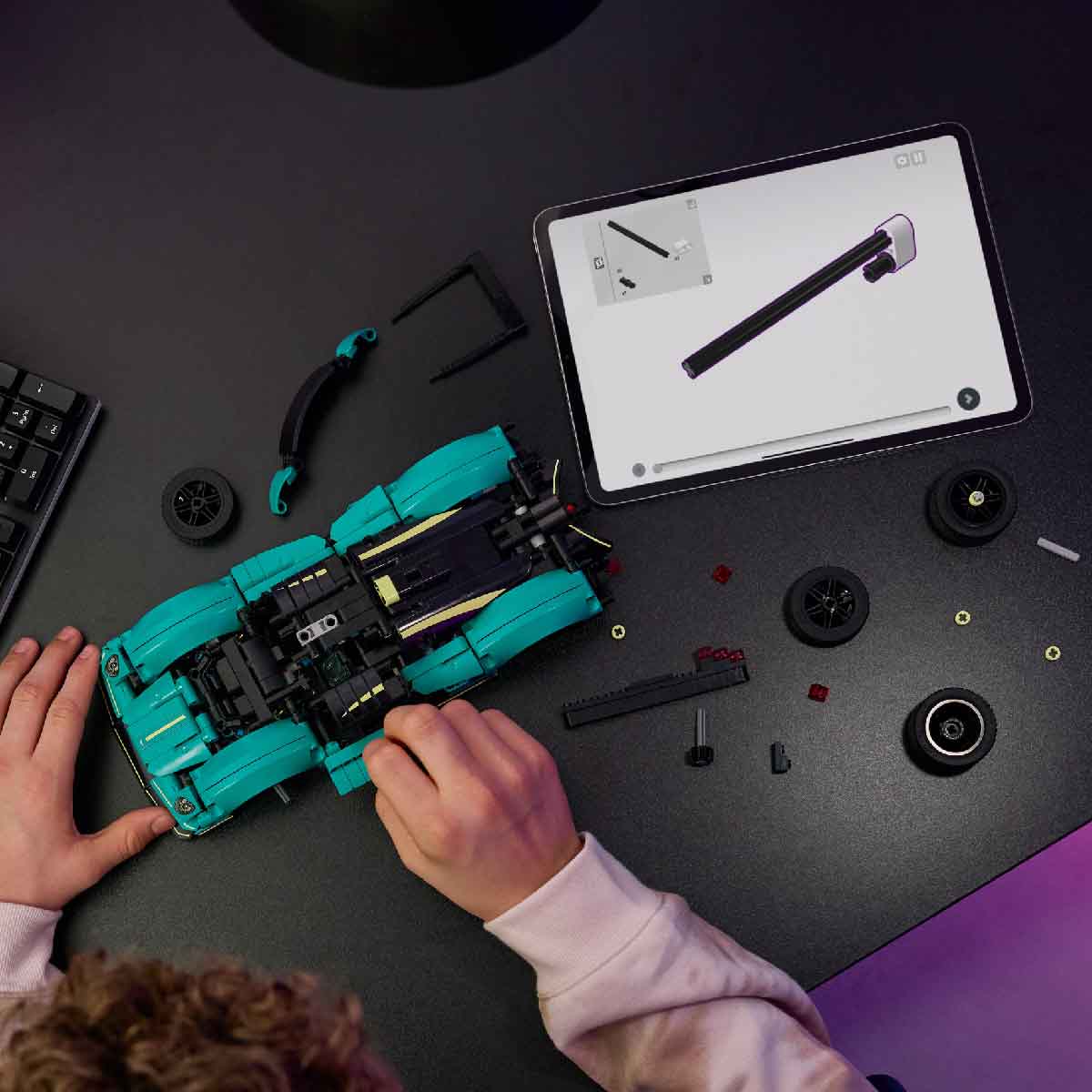 Đồ Chơi Lắp Ráp Siêu Xe Aston Martin Valkyrie LEGO TECHNIC 42208 (707 chi tiết)
