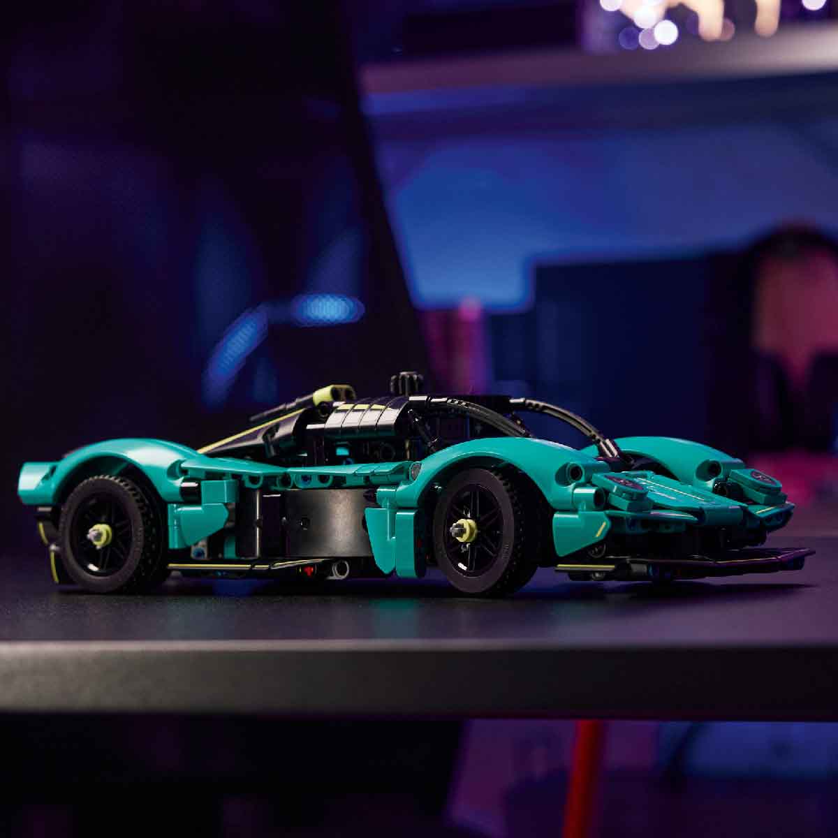 Đồ Chơi Lắp Ráp Siêu Xe Aston Martin Valkyrie LEGO TECHNIC 42208 (707 chi tiết)