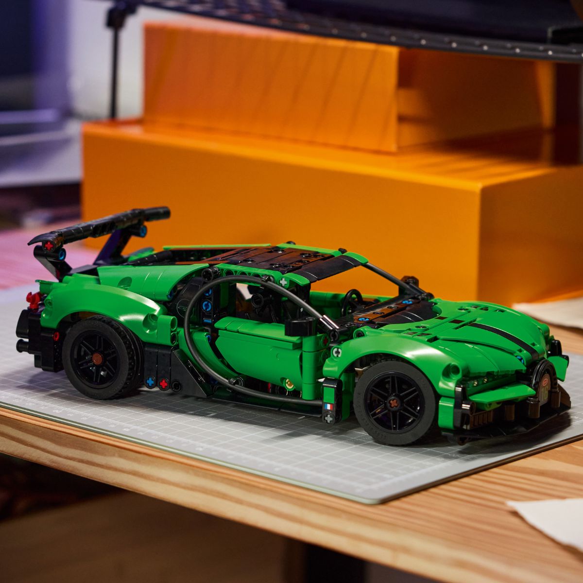 Đồ Chơi Lắp Ráp Siêu Xe Bugatti Chiron Pur Sport Xanh Lá LEGO TECHNIC 42241 (771 chi tiết)